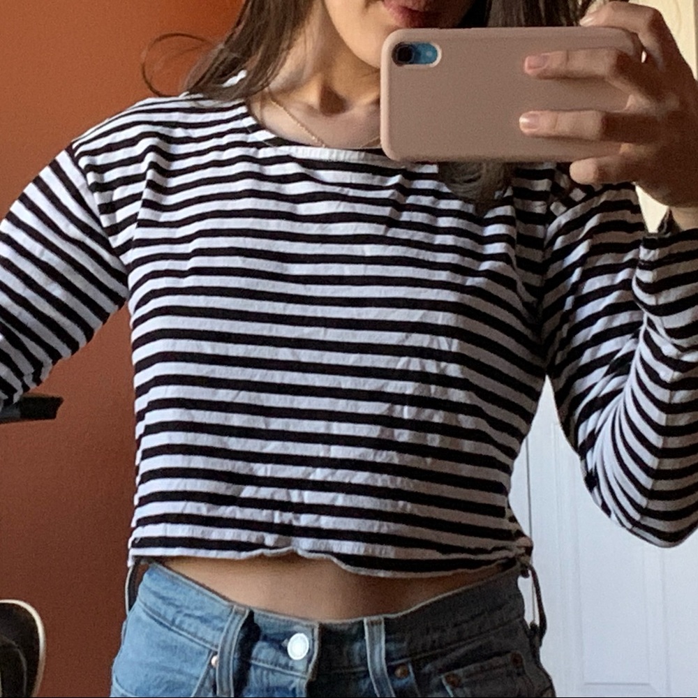 Stripped Cropped Long Sleeve Tee